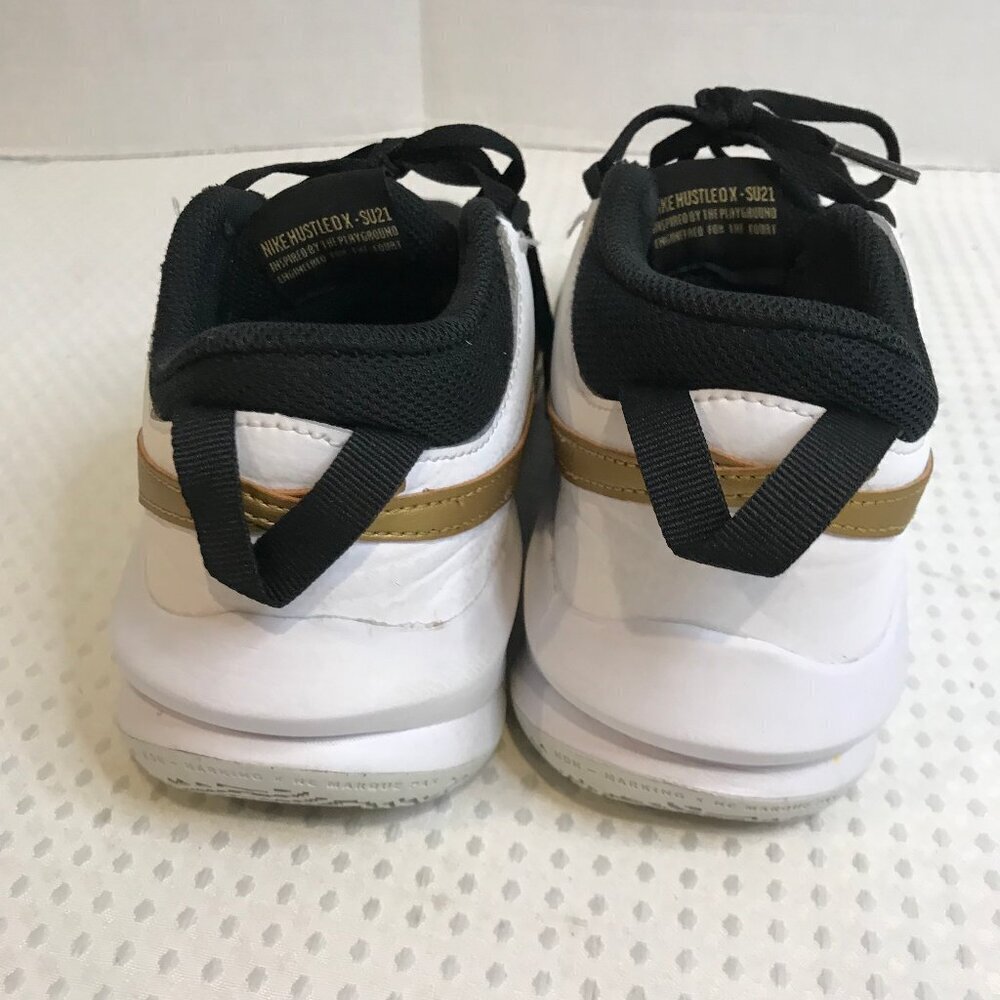 NIKE BOYS TEMA HUSTLE BASKETBALL SHOES SIZE 7Y - Picture 2 of 10